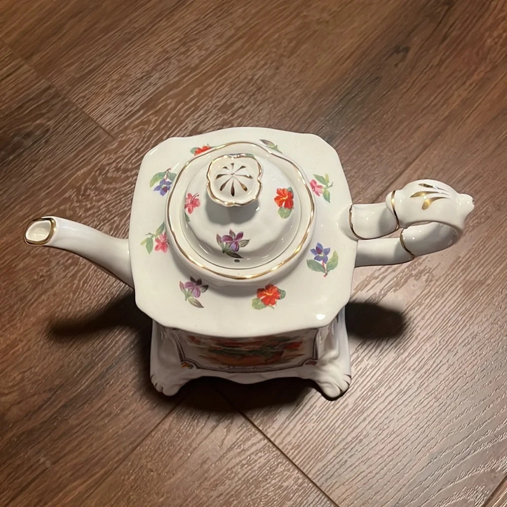 Vintage Crown Dorset Tea Pot Carriage Style Staffordshire England African Violet - Picture 3 of 10